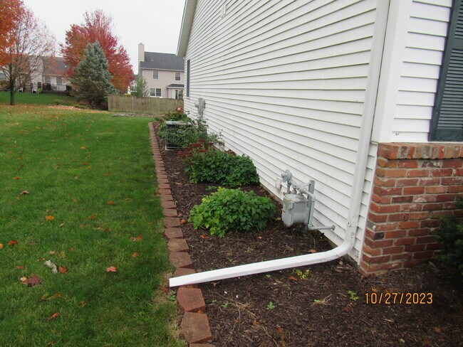 Building Photo - 2412 W Molly Ln