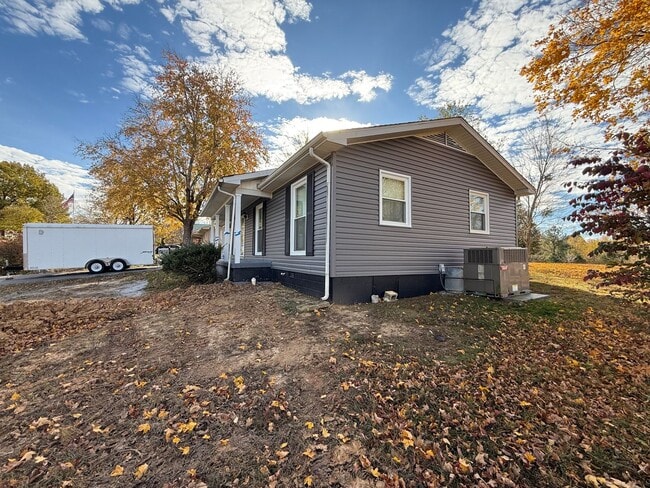 Building Photo - House in Kuttawa
