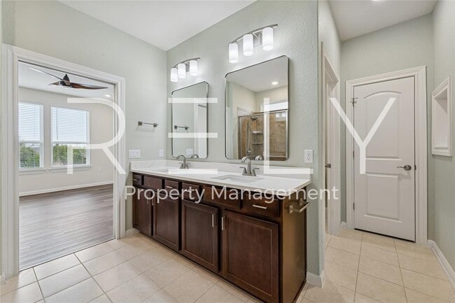 Building Photo - 603 Double Lp St