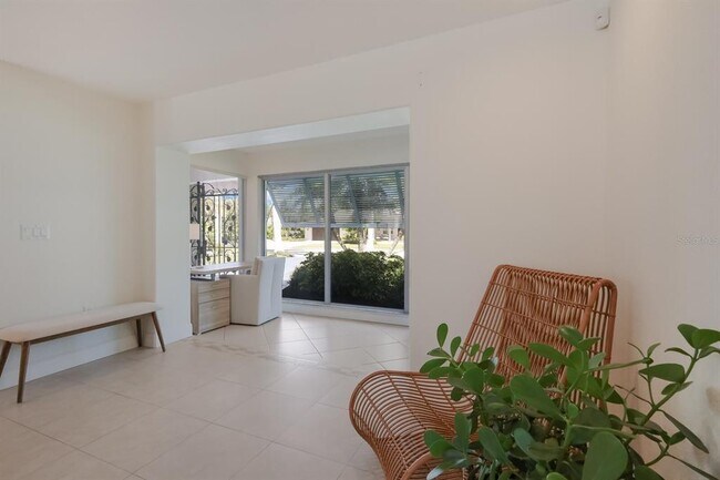 Building Photo - 567 Bird Key Dr