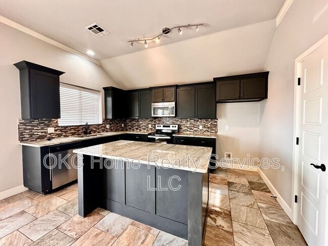 Building Photo - 2412 SE 92nd Terrace