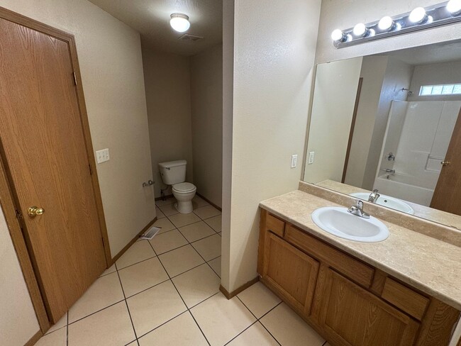 Building Photo - 2 bedroom 2 bathroom duplex with yard care...