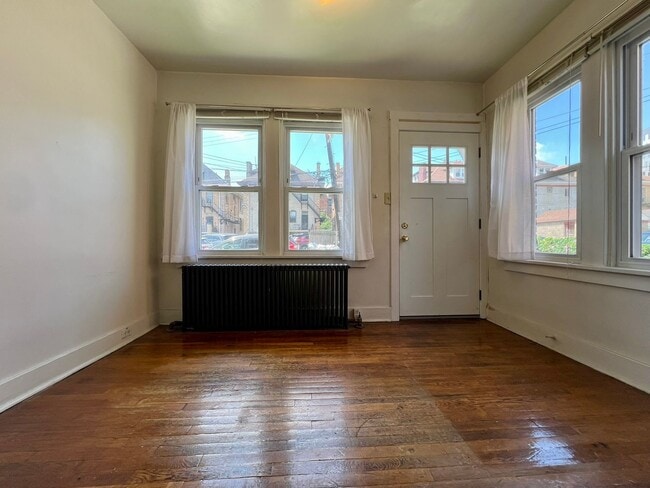 Building Photo - Beautiful One Bedroom in Oakland! Equipped...