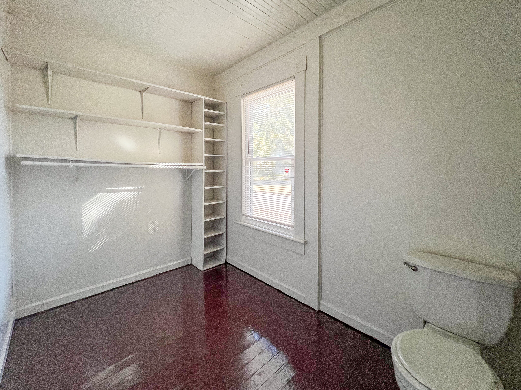 Building Photo - 142 Windsor Ave