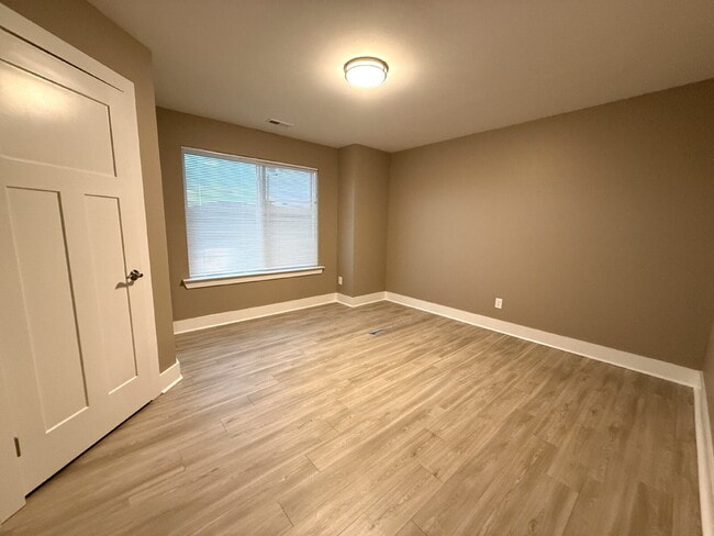 Building Photo - 401 Morring Rd