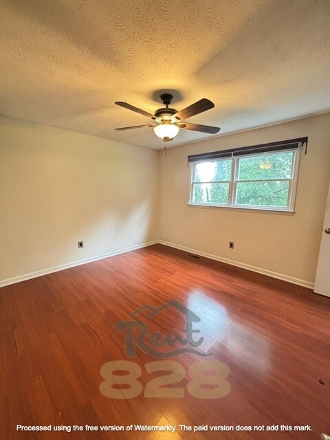 Building Photo - 8 Laurel Brook Dr