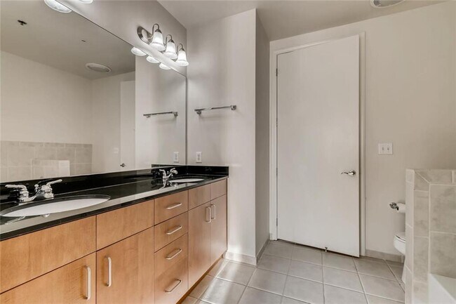 Building Photo - 711 Cosmopolitan Dr NE