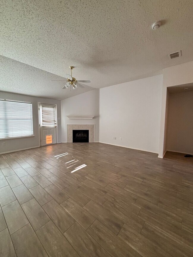 Building Photo - 813 Sage Cir