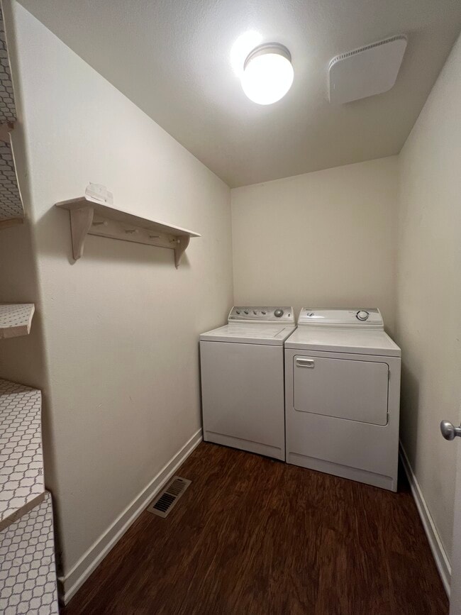 Building Photo - 4412 Valencia Dr