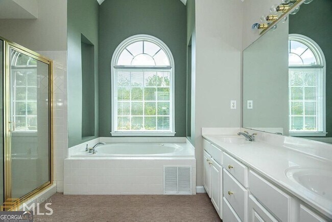 Building Photo - 225 Heritage Lake Dr