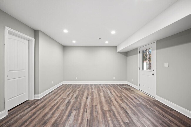 Building Photo - Move-In Special Available! Beautiful 4BR Home with Finished Basement