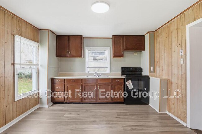 Building Photo - 327 N Mulberry St