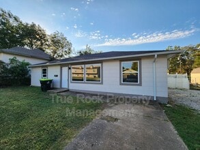 Building Photo - 519 E 14th St