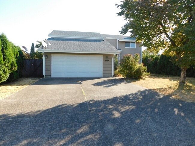 Building Photo - Beautiful 4 Bedroom, 2.5 Bathroom Home in ...