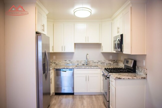 Building Photo - 2358 Patricia Dr