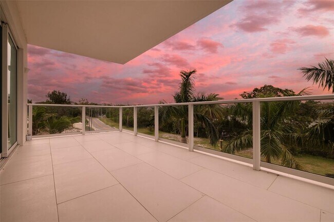 Building Photo - 1020 Sunset Point Rd