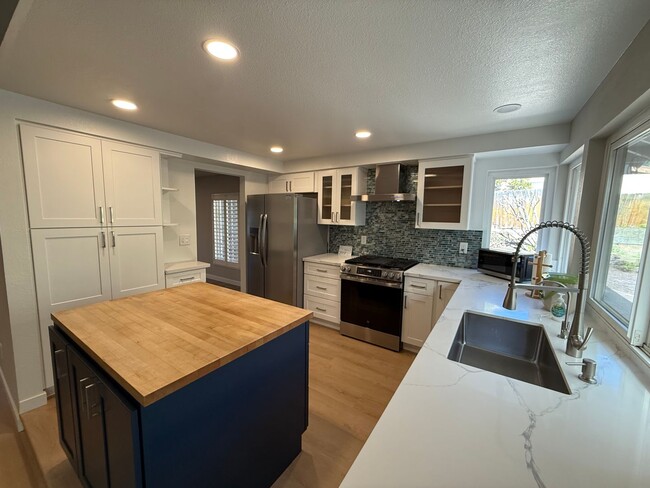 Building Photo - Newly Renovated Home on a Quiet Cul-de-Sac – Available Now