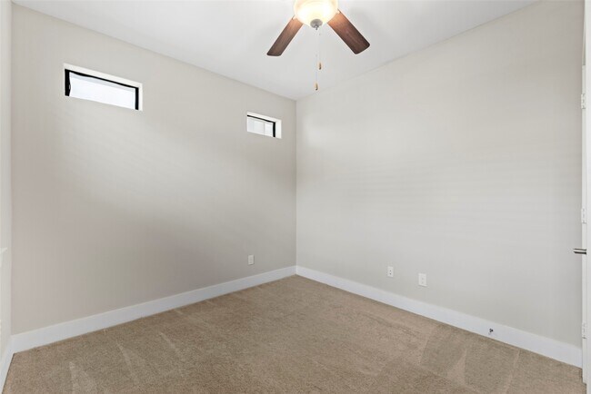 Building Photo - 1420 Wilson St