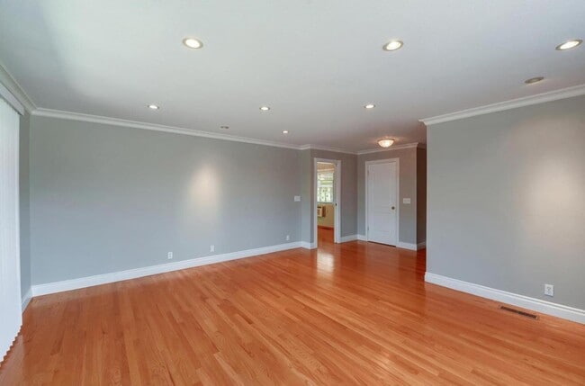 Building Photo - 6558 Crown Blvd