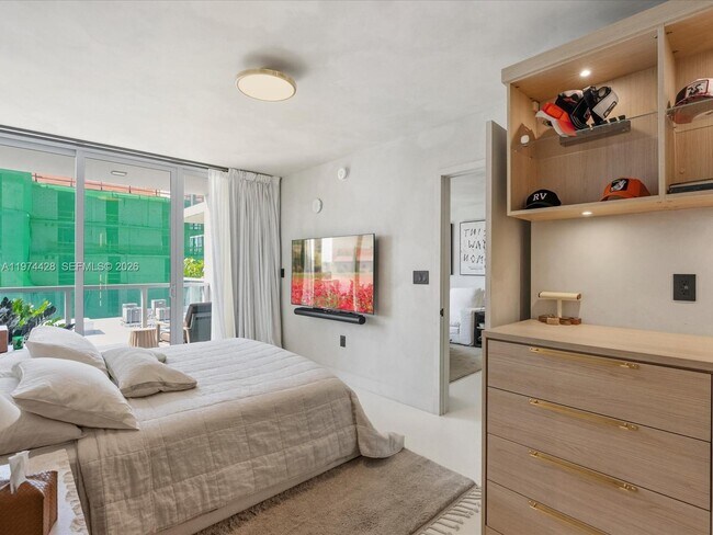 Building Photo - 9521 E Bay Harbor Dr