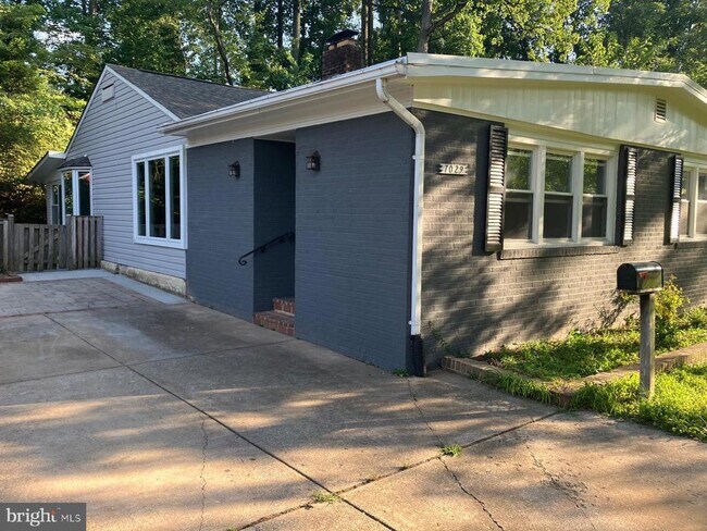 Building Photo - 7029 Woodley Ln