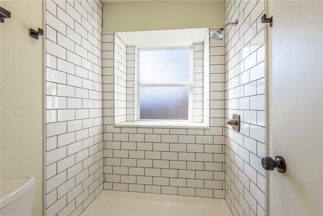 Building Photo - 462 Capehill Dr