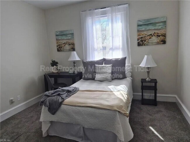 Building Photo - 1020 23rd St