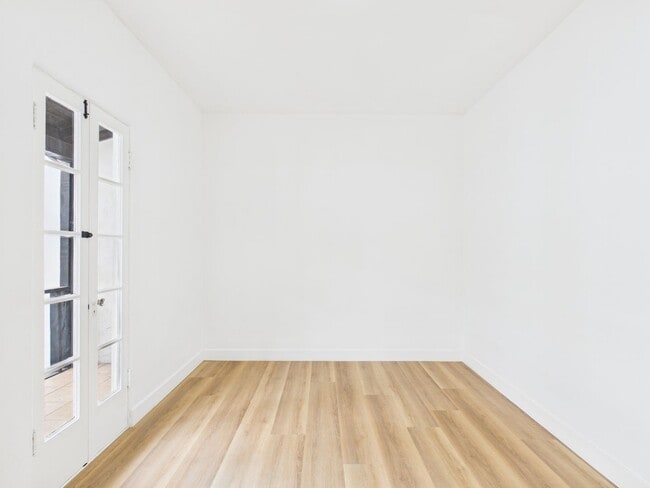 Building Photo - 1533 E 3rd St