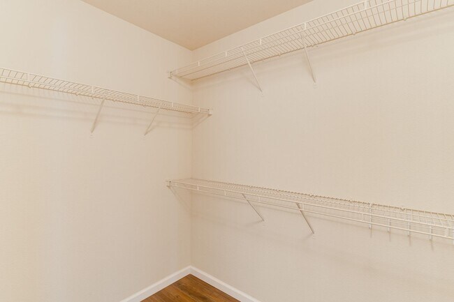 Building Photo - CHARMING 2 BEDROOM HOME IN GATED COMMUNITY...