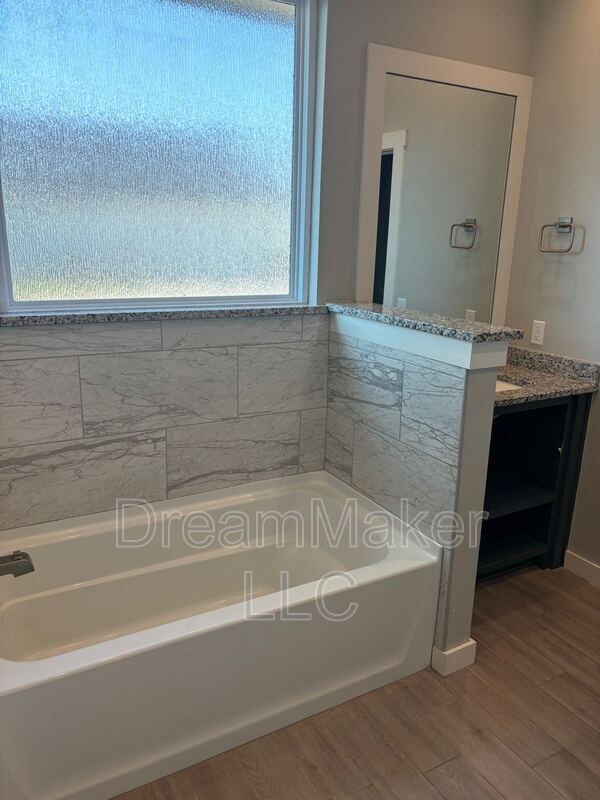Building Photo - 5225 Red Maple Ave