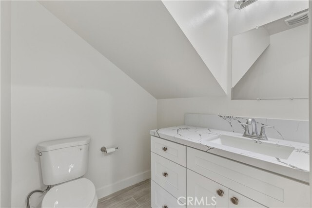 Building Photo - 1916 Cedar Ave