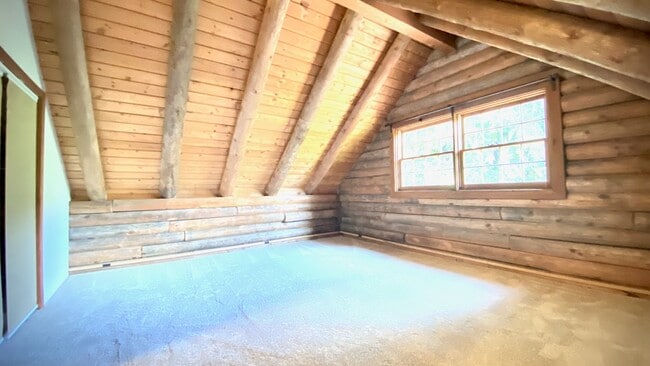 Building Photo - 615 Falls Dr