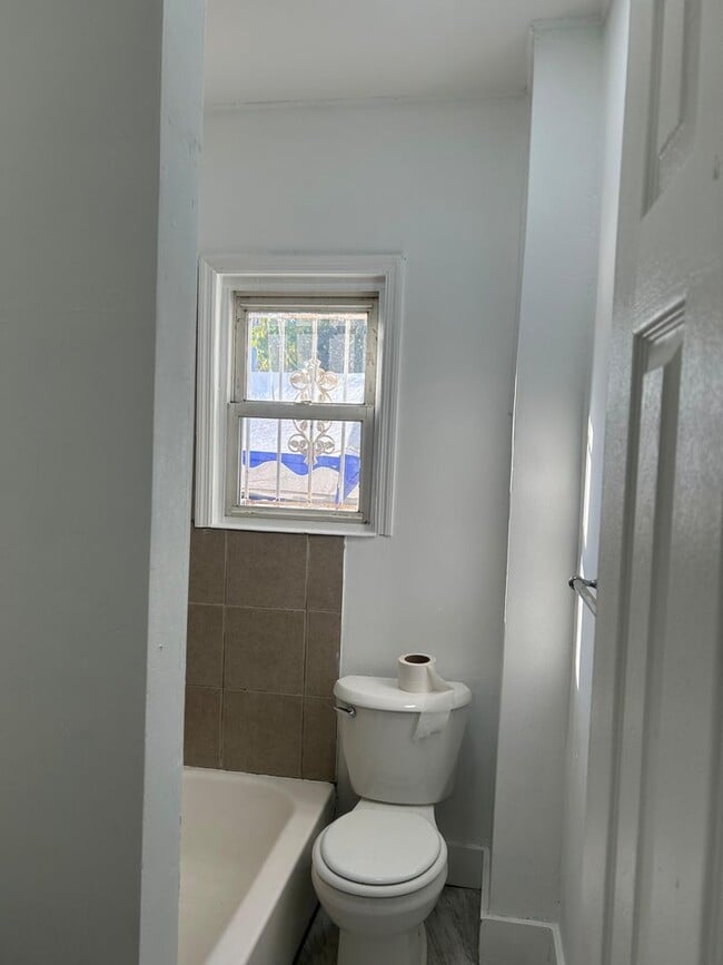 Building Photo - 52 2nd St