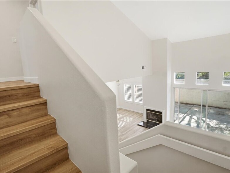 Building Photo - 356 Carrione Ct