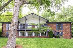 Building Photo - 222 London Ln