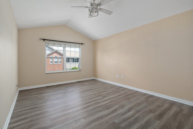 Building Photo - 670 Mystic Pointe Dr