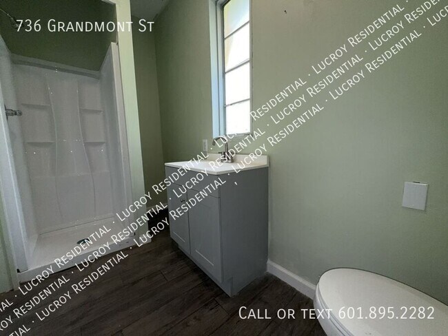 Building Photo - 736 Grandmont St