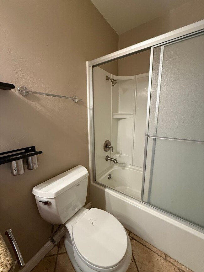 Building Photo - Charming Single-Level Townhome in Cape Concord