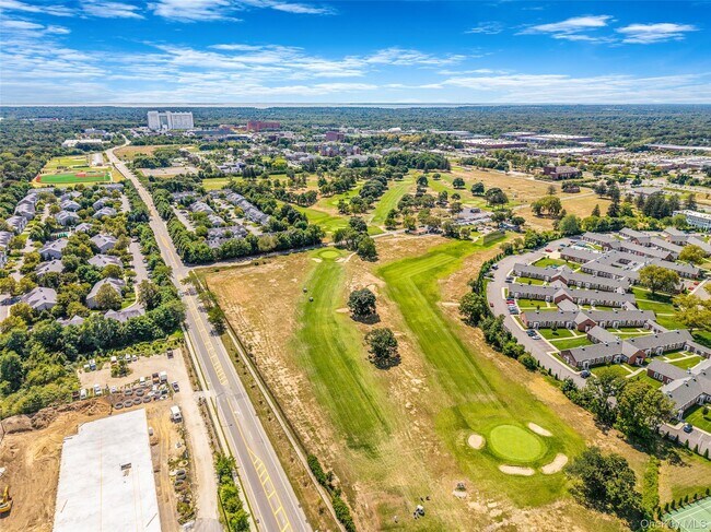 Building Photo - 725 Eastview Dr