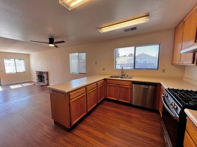 Building Photo - Charming 3-Bedroom, 2-Bath Home in a Highl...