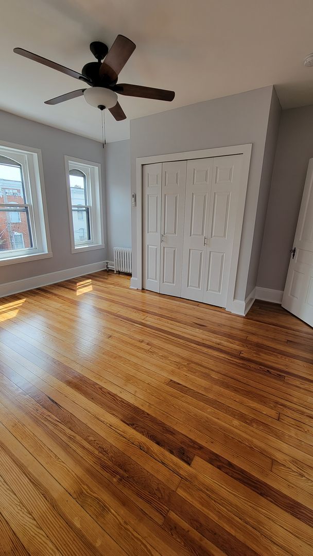 Building Photo - Beautiful Downtown Apartment for Rent!