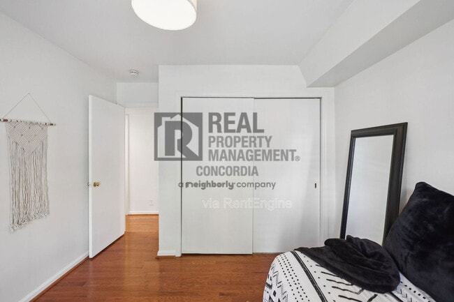 Building Photo - 5025 Hillsboro Pike