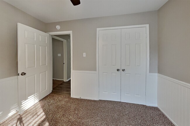 Building Photo - 16834 Scenic Gardens Dr