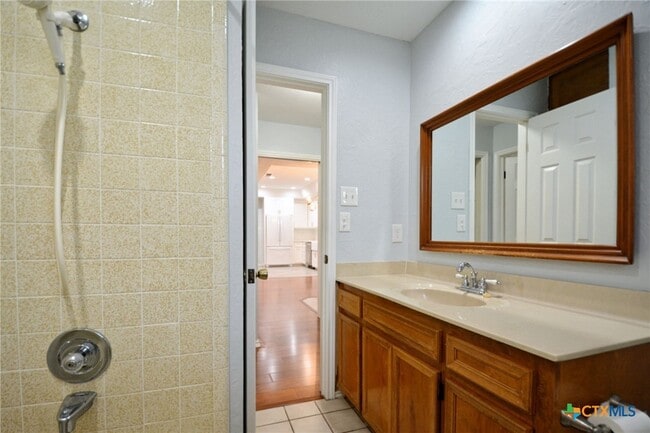 Building Photo - 1215 Clearwater Dr