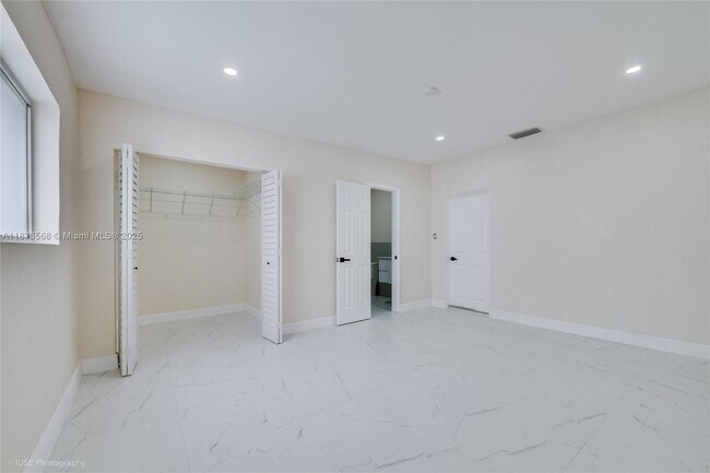 Building Photo - 10421 SW 184th St