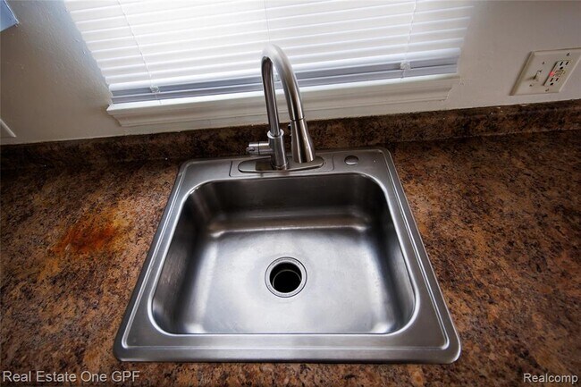 Building Photo - 14960 Alberta Ave