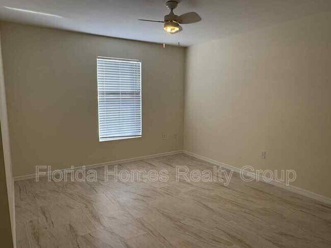 Building Photo - 3629 Pine Oak Cir