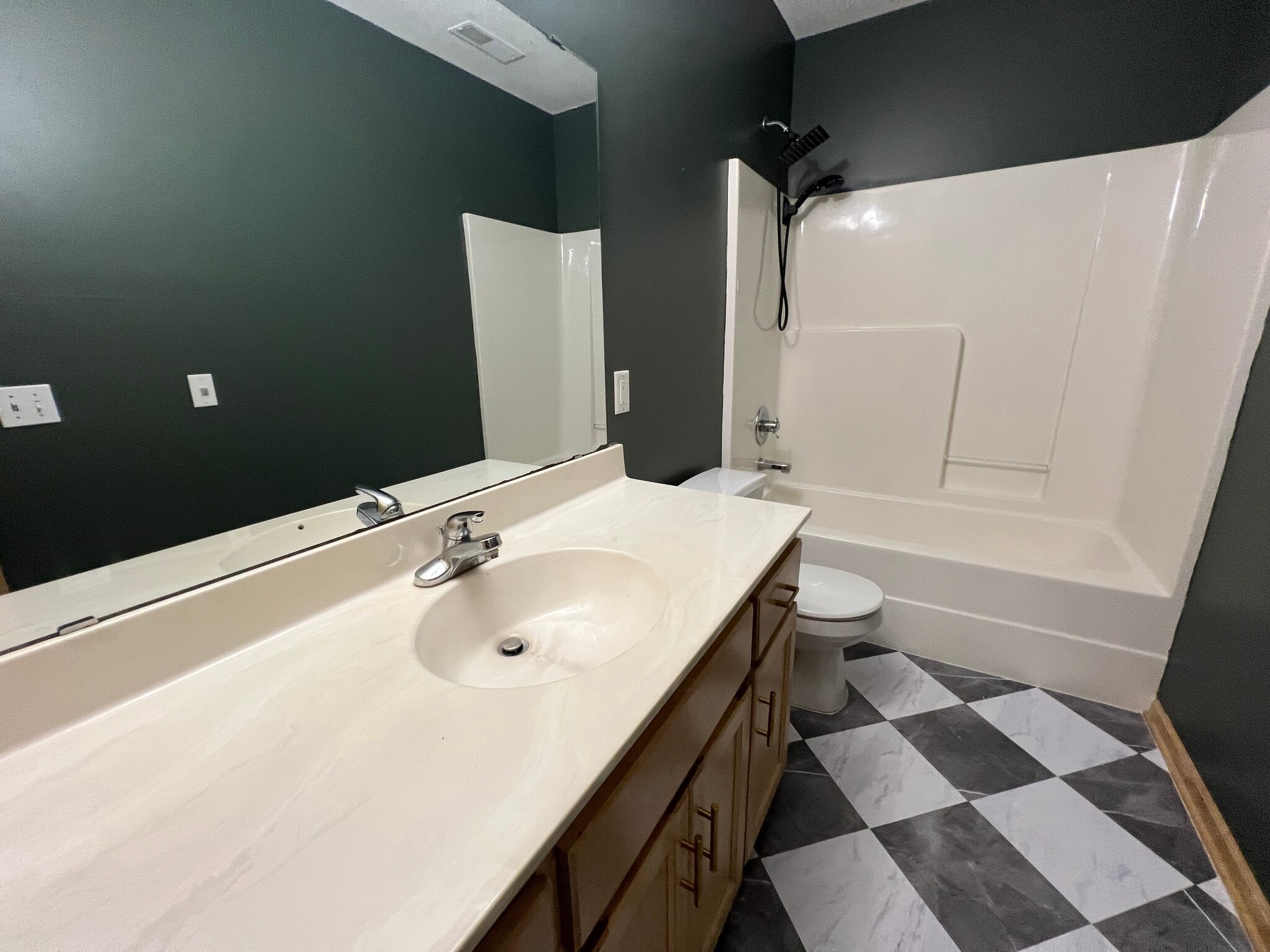 Bath 3 - 118 S Shannon Dr