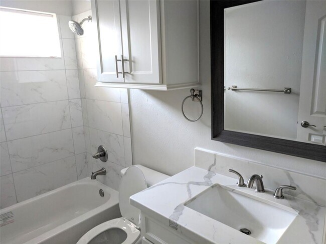 Building Photo - 2915 High Canyon Ct