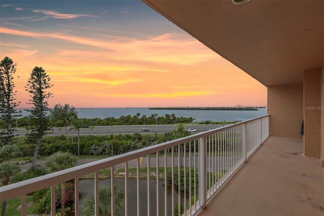 Primary Photo - 7430 Sunshine Skyway Ln S
